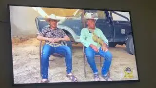 Mirando tv ase frio afuera
