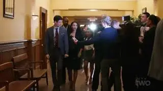 The Flash 4x10 Barry meets Devoe / Barry gets arrested and the Flash gets rewarded