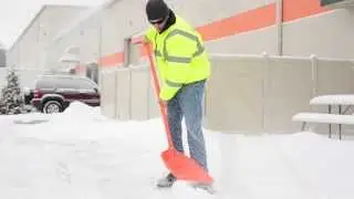 AP345 Poly Scoop Shovel for Snow | A.M. Leonard