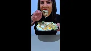 Macarr&atilde;o Molho Branco com Br&oacute;colis e Ovo