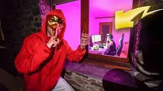 ME CUELO EN CASA DE ROBLEIS A LAS 2 AM ASÍ VESTIDO Y LE ENCUENTRO HACIENDO ESTO... [Salva]