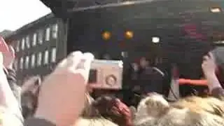 Tomzilla auf dem rathausplatz in RE