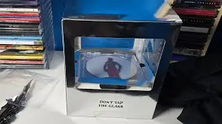 Распаковка бокс-сета CD &laquo;Don't Tap The Glass&raquo; от Tyler, The Creator