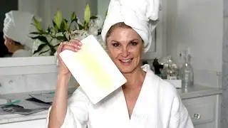 Tanya Foster takes the plunge with our NeckLift & D&eacute;collet&eacute; SkinPad patch