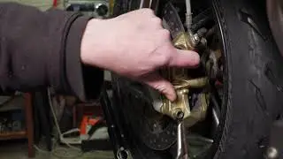 Замена передних тормозных колодок на Benelli TnT 1130 Sport