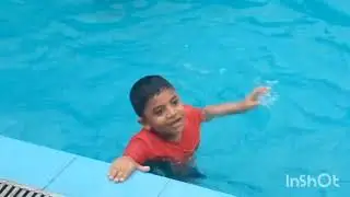 ছেলে সাতার কাটে