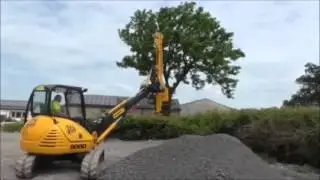 Quickfencer 360 Self Propelled Track Machine