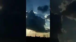 gumpalan awan hitam bergerak saat sore hari#shortsvideo#langit sore#alam sore#vidio#timelapse video