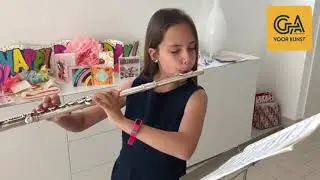 Ella speelt enkele maanden dwarsfluit