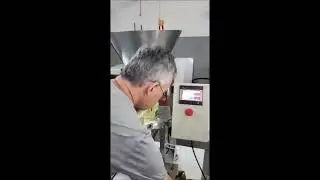 DOSADORA / ENASADORA DGCV 100 COM CALHA VIBRATORIA CIA MAQUINAS