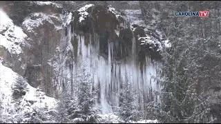 Cascada înghețată din apuseni.  Pișoaia