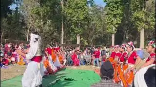 Jhumra dance form araniko e.m.s school ka student bata......💙🤘😉