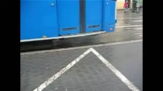 Automatycznie rozkładany stopień w wagonie tramwajowym typu N8