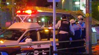 泥酔者の救護に当たる救急隊員と警察官の方々 | 大阪市消防局 & 大阪府警察