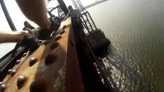 ШОК Парень пригнул с моста на ТАРЗАНКЕ КАНЕВ