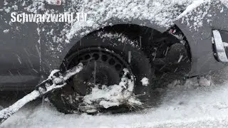 🚨🥶 Erster Schneefall im Schwarzwald und der erste Unfall auf rutschiger Stra&szlig;e - mit O-Ton