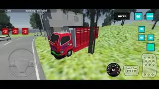 Truk Fuso jemput muatan.   Oleng tipis tipis