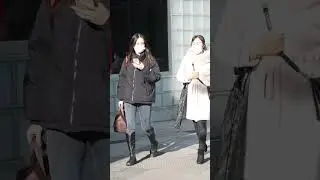 Peeing in Public Prank!👄💄👀👩 #shorts