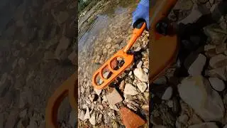 Treasure Hunting River with Metal Detector #viralshorts #metaldetecting #treasurehunting