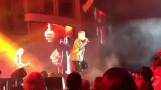 Adam Lambert & Queen Perform, 