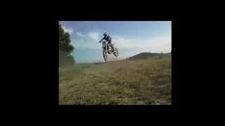 Messin' around on my Yz250f practicin throwin her sideways