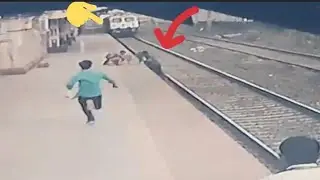 Railwayman from the Vangani Railway Station in Mumbai Risked his Own life & Saved a Child's life.