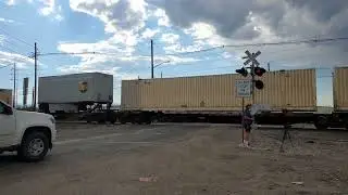 [US&S And GS Bell Combo] BNSF 6567 Intermodal Train Southbound With H1 Trail, 56th Ave. Crossing