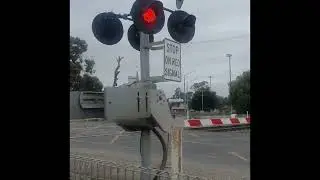 V/line arriving at Parwan Road, Bacchus Marsh level crossing