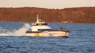 Off-Shore Shuttle WEM5 am 20.10.22 im Morgenlicht vor Mukran