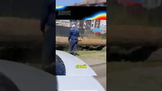 Неудачная парковка автомобиля возле газона