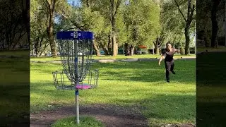 Beginner Disc Golfer Putts like a Pro on his first day