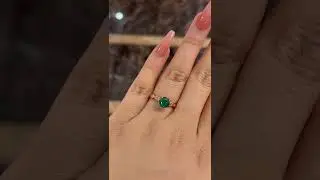 Effinny Elegant Rose Gold 1.0 Carat Emerald Green Round Cut Promise Ring
