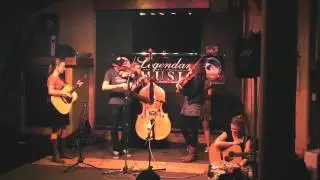 Della Mae with Tony Ludiker 