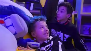 Gonosz szellem vs menő fiúk 🎃 Hogyan lehet legyőzni a szörnyeket? Ijesztő történetek Halloweenre