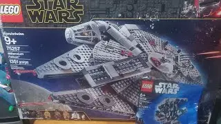 Reviewing the Millenium Falcon (75257) and the Millenium Flacon (30708)!!