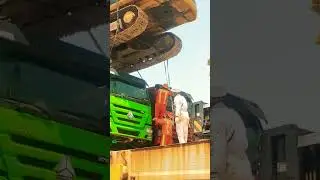 Loading of Excavator on top of hat hatch cover of ship 🚢 #bulkcarrier #merchantnavy #ship #sealife