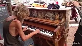 Homeless Man Plays Street Piano Beautifully in Florida (Come Sail Away) | Mashable News@天賦 @鋼琴