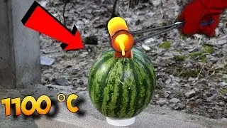 Gl&uuml;hende LAVA in eine WASSERMELONE gie&szlig;en - Experiment