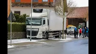 Hünfeld: LKW kracht in HAUSWAND
