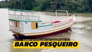 NOVO BARCO PESQUEIRO SAINDO DO ESTALEIRO EM IGARAP&Eacute; MIRI-PA.