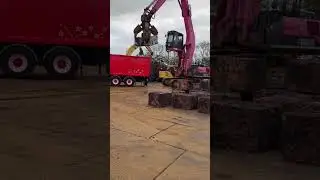 This Heavy Truck Transform Waste Scrap into Unloading Technique