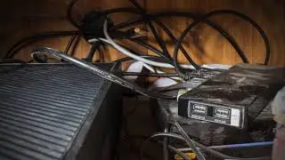 Очень сердитая дама устроила розыгрыш по старой пыльной коробке