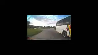 Madodi Bus no 2100 Reg HLK 298 L Runs Intersection