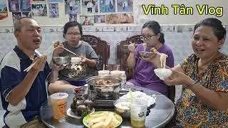 Bữa Cơm Gia Đình .Bắp Giò Heo Hầm Kim Chi .Xin Mời Ông Bà Cô Chú Cùng Ăn Với Gia Đình Mình .