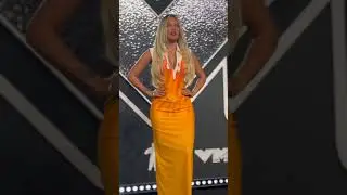 Karol G was on FIRE auf dem roten Teppich der #VMAs 2024 🔥 | VMA | MTV