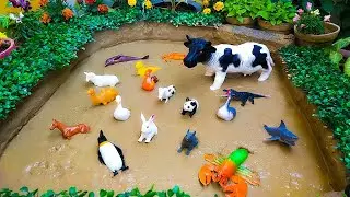 Plastic Toy Farm Animals Ocean Animals Stuck in Mud | Mooing Cow Alligator Lobster Penguin