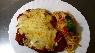 Milanesa de pollo con salsa pomodoro, mejor que en el restaurante hecha en casa!!