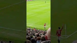 Maguire hit the crossbar early in the Manchester Derby #maguire