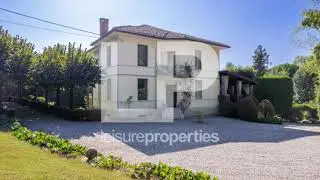 Elegant villa for sale in Barasso, surrounded by a large garden with swimming pool - VA-BARASSO-003