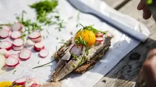 Sol Over Gudhjem: A Sunny Smokehouse Sandwich